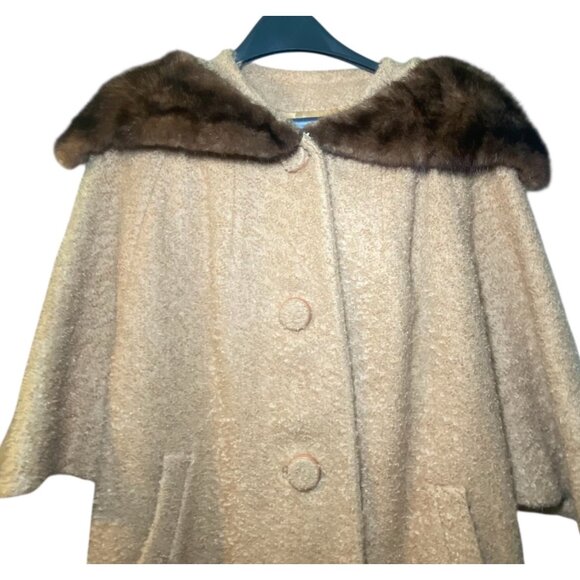 Vintage Beige Wool Coat Fur Trim Collar Large Buttons Retro Luxury Glam *READ* - Picture 2 of 7
